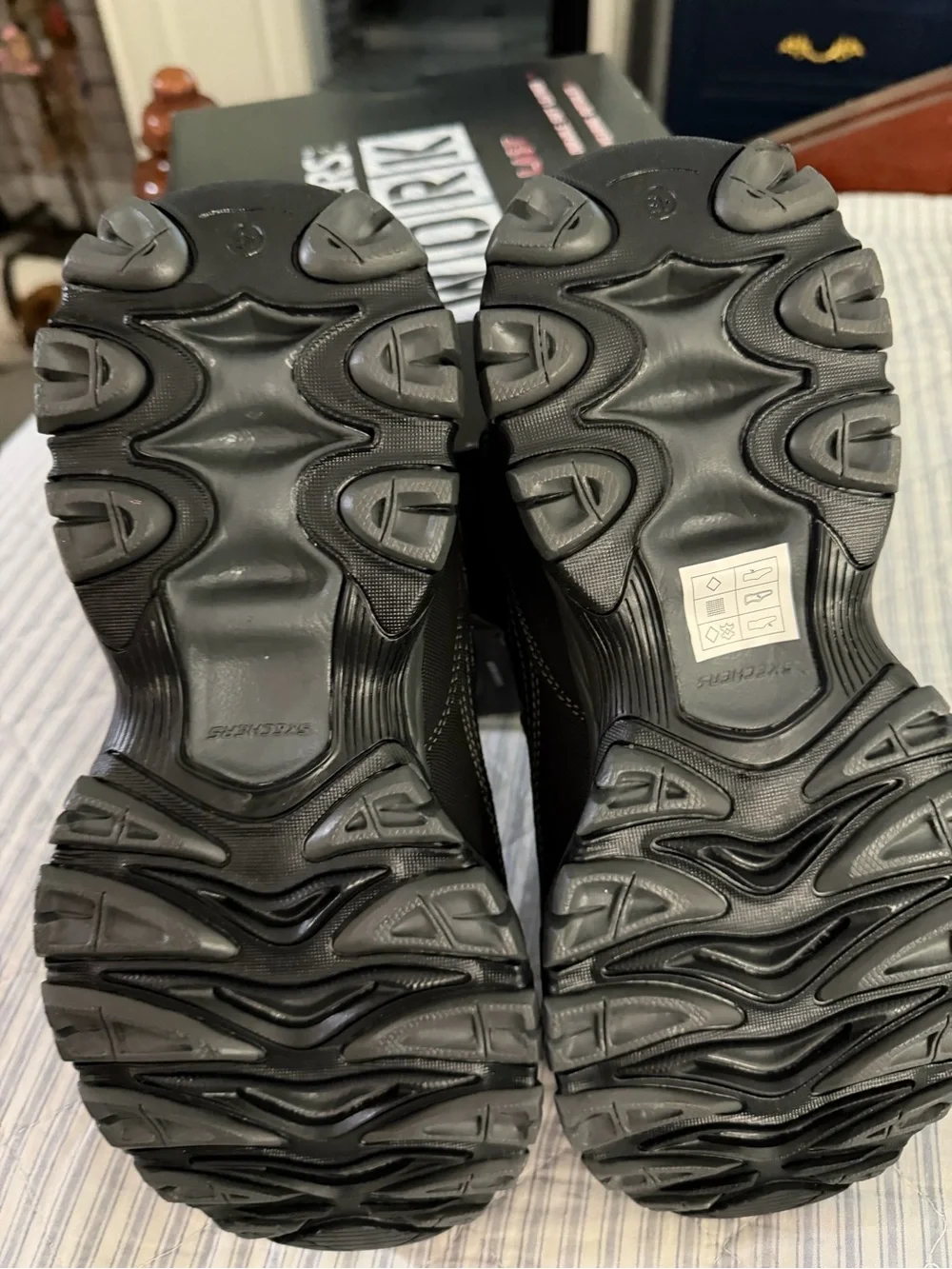 50% OFF SKECHERS STEEL TOE WORK SHOES – BRAND NEW IN BOX! 🔥size 7. Only $35